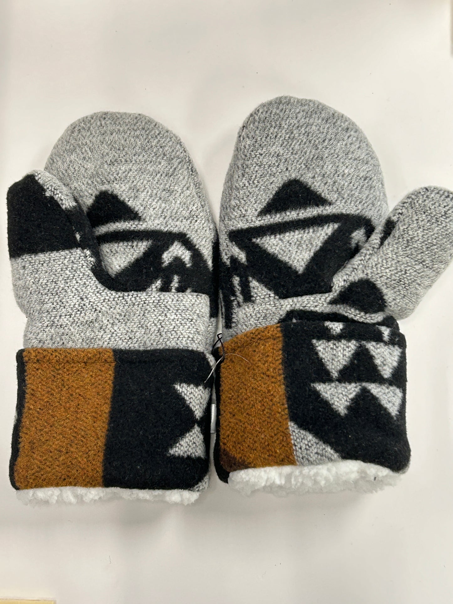 Mini Tipi - Mittens