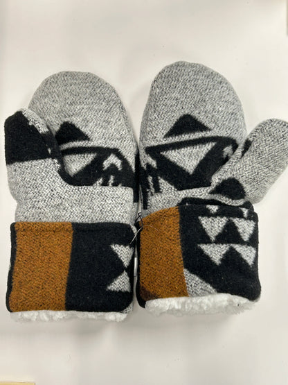 Mini Tipi - Mittens